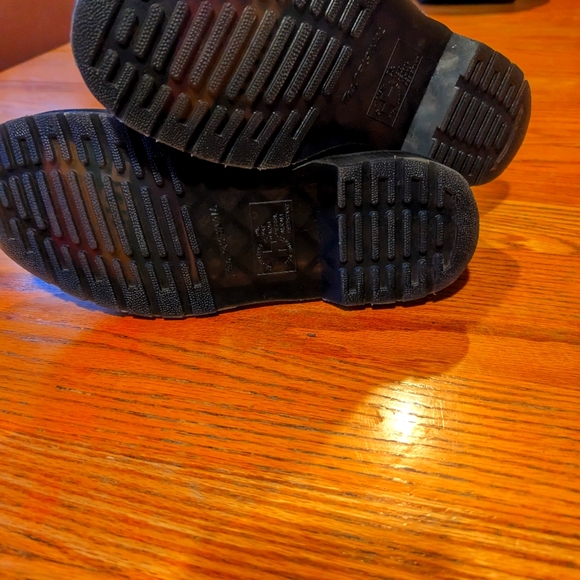 Women's size 7 Dr. Martens Pride - Picture 4 of 5